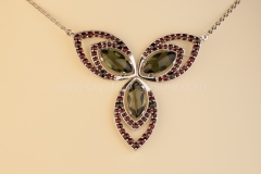 Granátový náhrdelník s Vltavíny